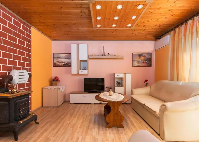Διαμέρισμα 2 Bedroom Lovely In *
