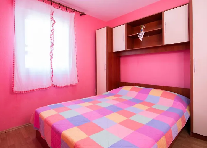 Διαμέρισμα 2 Bedroom Lovely In Πούλα