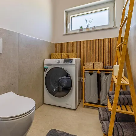 2 Bedroom Lovely In