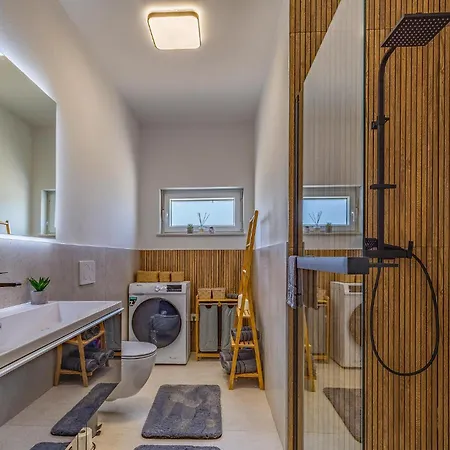 2 Bedroom Lovely In Apartment