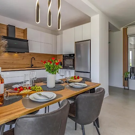 Apartment 2 Bedroom Lovely In Pula