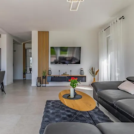 Apartment 2 Bedroom Lovely In