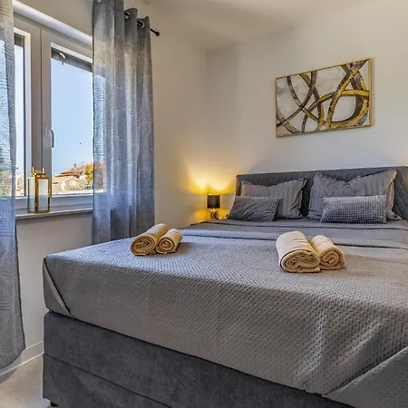 Apartment 2 Bedroom Lovely In *