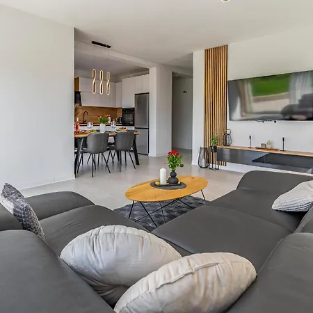 2 Bedroom Lovely In *