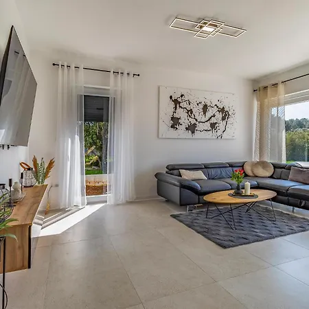 Apartment 2 Bedroom Lovely In