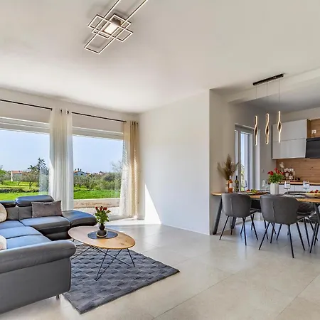 Apartment 2 Bedroom Lovely In Pula