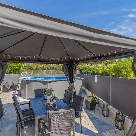 2 Bedroom Lovely In