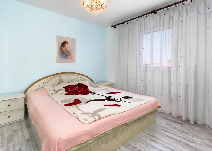 Apartman 2 Bedroom Lovely In *