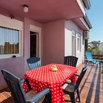 Apartment 2 Bedroom Lovely In Pula